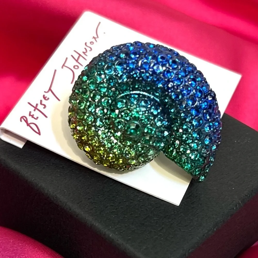 💙💚BETSEY JOHNSON MERMAID JEWELS SHELL Gold Tone Glass Crystals Stretch Ring💙💚NWT
